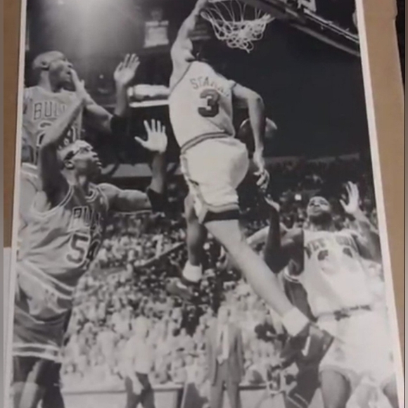 NEW JOHN STARKS KNICKS DUNK OVER MICHAEL JORDAN GLOSSY 8.5x11 REPRINT B&W POSTER - Picture 7 of 9